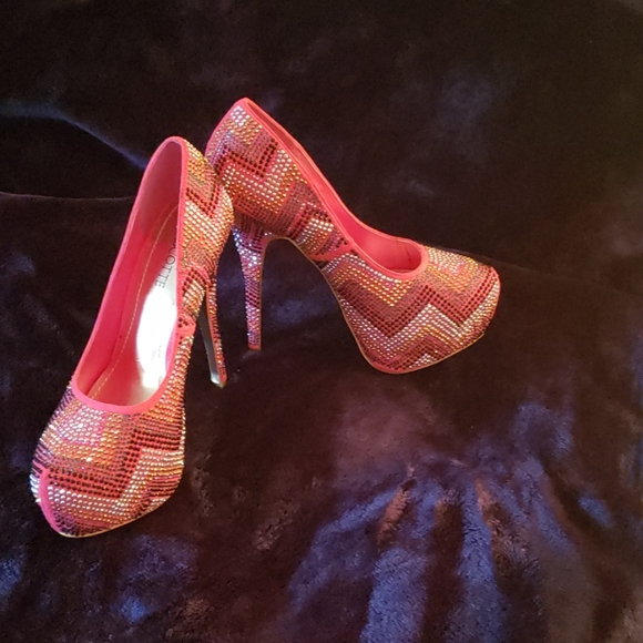 Heels - Picture 3 of 3